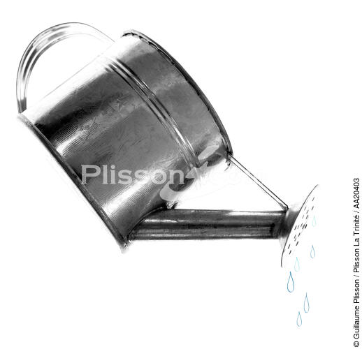 Watering can. - © Guillaume Plisson / Plisson La Trinité / AA20403 - Photo Galleries - Square format