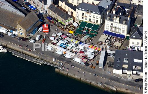 Market in the port of Etel. - © Philip Plisson / Plisson La Trinité / AA20494 - Photo Galleries - River [56]