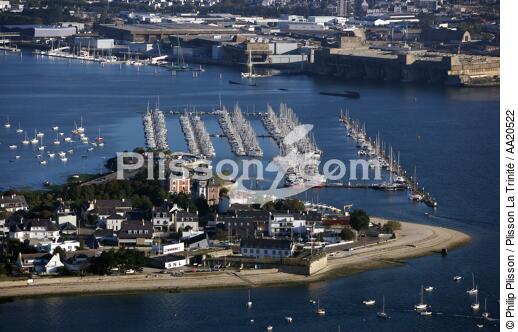 Lorient. - © Philip Plisson / Plisson La Trinité / AA20522 - Photo Galleries - Ponton