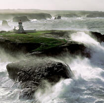 Pointe des Poulains on Belle Isle © Philip Plisson / Plisson La Trinité / AA20576 - Photo Galleries - Storm at sea