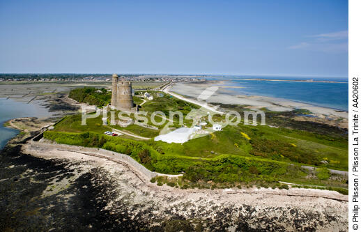 Le fort de la Hougue. - © Philip Plisson / Plisson La Trinité / AA20602 - Nos reportages photos - Fort