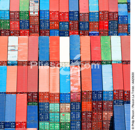 Containers. - © Philip Plisson / Plisson La Trinité / AA20630 - Photo Galleries - Sea decoration