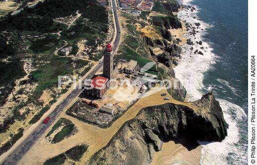 Penedo da Saudade. - © Philip Plisson / Plisson La Trinité / AA20664 - Photo Galleries - Portuguese Lighthouses
