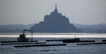 The Mont Saint-Michel. © Philip Plisson / Plisson La Trinité / AA20891 - Photo Galleries - Shellfish farming