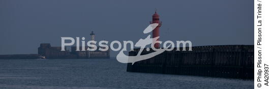 Boulogne. - © Philip Plisson / Plisson La Trinité / AA20937 - Photo Galleries - From Dunkerque to la Baie de Somme