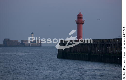 Boulogne. - © Philip Plisson / Plisson La Trinité / AA20938 - Photo Galleries - From Dunkerque to la Baie de Somme