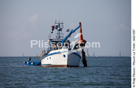 Buoytender. - © Philip Plisson / Plisson La Trinité / AA21097 - Photo Galleries - Quiberon bay [The]