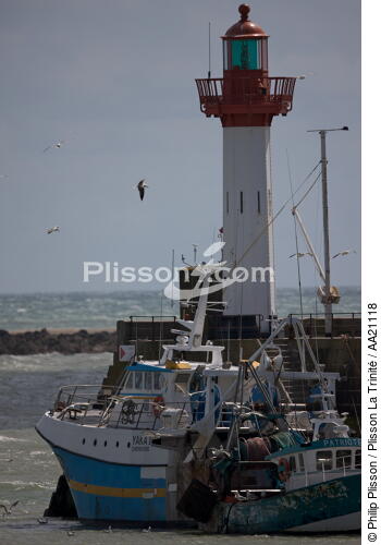 St Vaast La Hougue. - © Philip Plisson / Plisson La Trinité / AA21118 - Nos reportages photos - La France vue de la mer