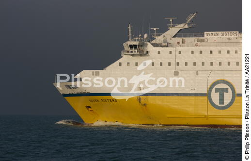 Dieppe. - © Philip Plisson / Plisson La Trinité / AA21221 - Nos reportages photos - Ferry