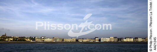 Dieppe. - © Philip Plisson / Plisson La Trinité / AA21245 - Nos reportages photos - Du Tréport à l'estuaire de la Seine