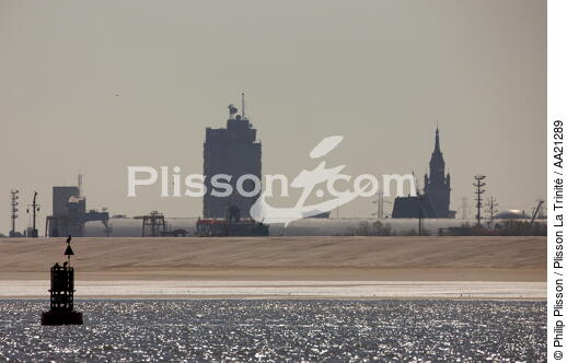 Dunkerque. - © Philip Plisson / Plisson La Trinité / AA21289 - Photo Galleries - Factory