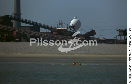 Dunkerque. - © Philip Plisson / Plisson La Trinité / AA21294 - Photo Galleries - Factory