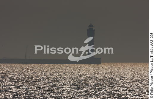 Dunkerque. - © Philip Plisson / Plisson La Trinité / AA21295 - Photo Galleries - Harbour light
