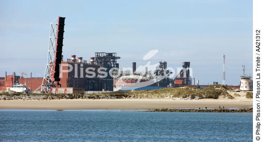 Dunkerque. - © Philip Plisson / Plisson La Trinité / AA21312 - Nos reportages photos - Nord