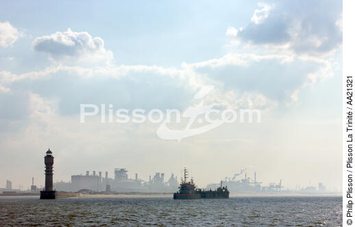 Dunkerque. - © Philip Plisson / Plisson La Trinité / AA21321 - Photo Galleries - Dunkerque