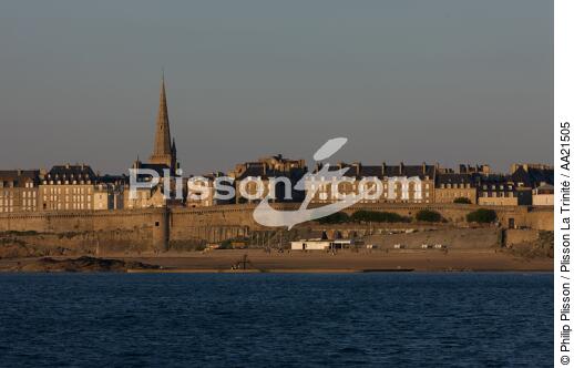 Saint-Malo. - © Philip Plisson / Plisson La Trinité / AA21505 - Nos reportages photos - Côte d'Emeraude [la]
