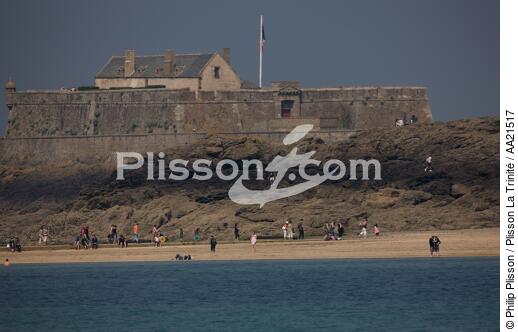 Le Fort National devant Saint-Malo. - © Philip Plisson / Plisson La Trinité / AA21517 - Nos reportages photos - Fort
