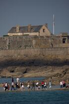 Le Fort National devant Saint-Malo. © Philip Plisson / Plisson La Trinité / AA21518 - Nos reportages photos - Saint-Malo