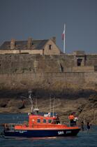 Le Fort National devant Saint-Malo. © Philip Plisson / Plisson La Trinité / AA21519 - Nos reportages photos - Canot de sauvetage