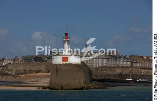 Le Môle des Noires à Saint-Malo. - © Philip Plisson / Plisson La Trinité / AA21528 - Nos reportages photos - Site [35]