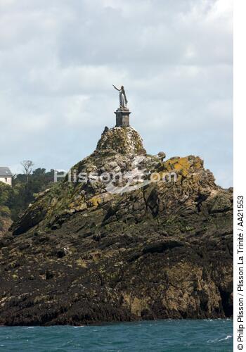Le Rocher de Bizeux devant Saint-Malo. - © Philip Plisson / Plisson La Trinité / AA21553 - Nos reportages photos - Côte d'Emeraude [la]