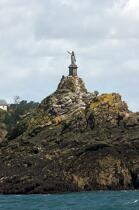 Le Rocher de Bizeux devant Saint-Malo. © Philip Plisson / Plisson La Trinité / AA21553 - Nos reportages photos - Site [35]
