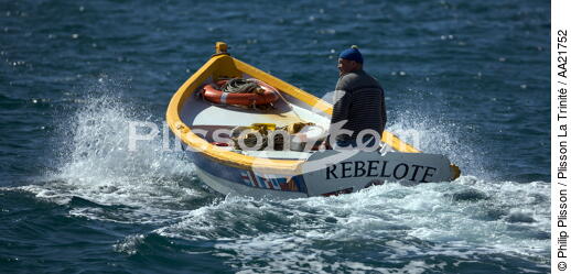 Pêcheur à Chausey. - © Philip Plisson / Plisson La Trinité / AA21752 - Nos reportages photos - Barque