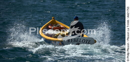 Pêcheur à Chausey. - © Philip Plisson / Plisson La Trinité / AA21753 - Nos reportages photos - Barque