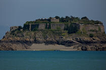 The island of Rimains in front of Cancale. © Philip Plisson / Plisson La Trinité / AA21781 - Photo Galleries - Fort