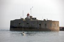 Le fort de l'Ouest devant Cherbourg. © Philip Plisson / Plisson La Trinité / AA21811 - Nos reportages photos - De Barfleur à Granville