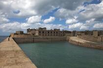 Le fort de l'île Pelée devant Cherbourg. © Philip Plisson / Plisson La Trinité / AA21815 - Nos reportages photos - Monument historique