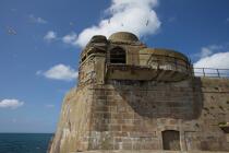 Le fort de l'île Pelée devant Cherbourg. © Philip Plisson / Plisson La Trinité / AA21822 - Nos reportages photos - Ville [50]
