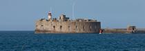 Le fort de l'Ouest devant Cherbourg. © Philip Plisson / Pêcheur d’Images / AA21832 - Nos reportages photos - De Barfleur à Granville