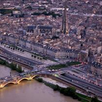 Crépuscule sur Bordeaux. © Philip Plisson / Plisson La Trinité / AA21934 - Nos reportages photos - Moment de la journée
