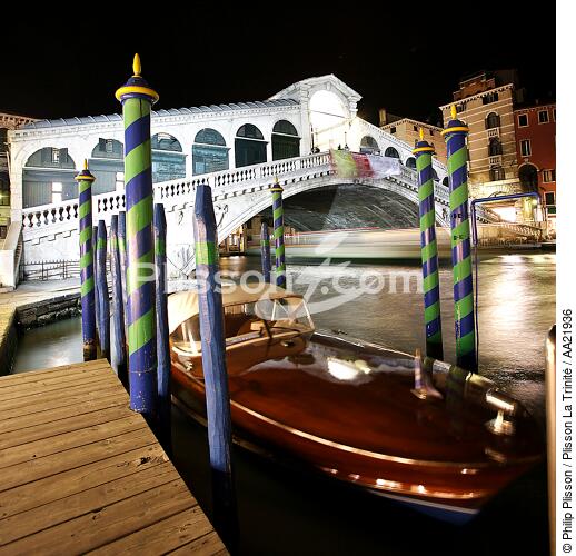 Ponte di Rialto Venezia - © Philip Plisson / Plisson La Trinité / AA21936 - Nos reportages photos - Nuit