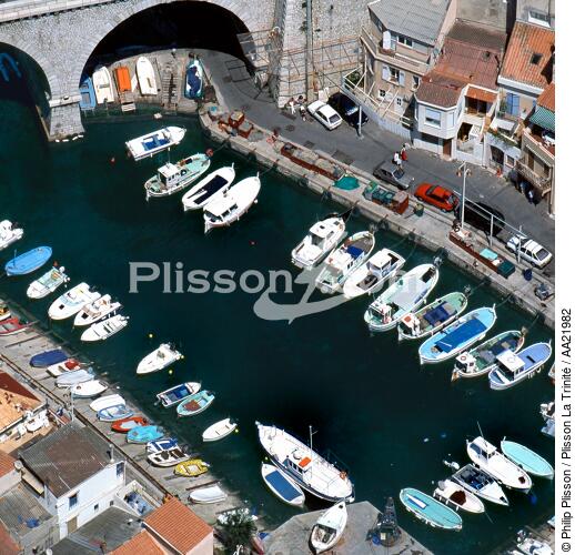 Le Vallon des Auffes, petit port Marseillais. - © Philip Plisson / Plisson La Trinité / AA21982 - Nos reportages photos - Format carré