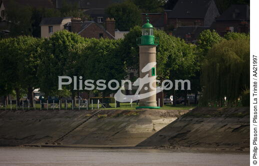 Le phare de Quillebeuf sur la Seine. - © Philip Plisson / Plisson La Trinité / AA21997 - Nos reportages photos - Eure