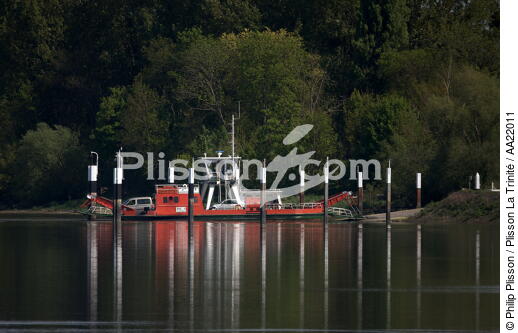 Ferry Duclair. - © Philip Plisson / Plisson La Trinité / AA22011 - Photo Galleries - From Tréport to the Seine Estuary