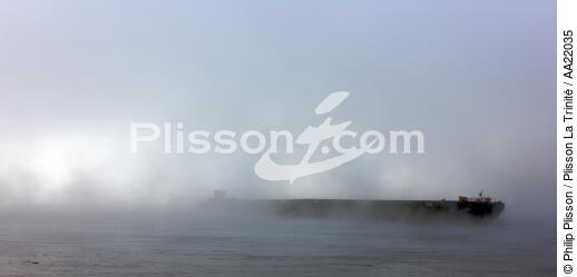 Brume sur la Seine. - © Philip Plisson / Plisson La Trinité / AA22035 - Nos reportages photos - Brume