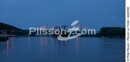 Brotonne bridge - © Philip Plisson / Plisson La Trinité / AA22082 - Photo Galleries - Suspended bridge
