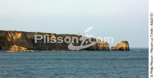 La Pointe du Hoc. - © Philip Plisson / Pêcheur d’Images / AA22151 - Photo Galleries - From Honfleur to Saint-Vaast-La-Hougue