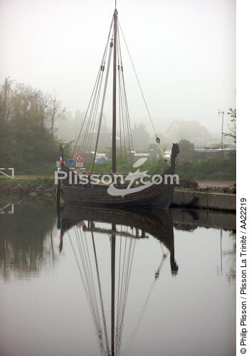 Canal from Caen to the sea - © Philip Plisson / Plisson La Trinité / AA22219 - Photo Galleries - Site of Interest [14]