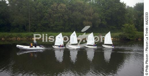 Canal from Caen to the sea - © Philip Plisson / Plisson La Trinité / AA22233 - Photo Galleries - Dinghy or small boat with centre-board