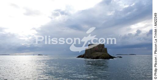 Petit Bé fort in front of Saint-Malo - © Philip Plisson / Plisson La Trinité / AA22349 - Photo Galleries - Petit Bé [The]
