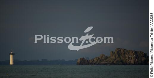 Le phare de la Pointe de Herpin. - © Philip Plisson / Plisson La Trinité / AA22365 - Nos reportages photos - Ille-et-Vilaine
