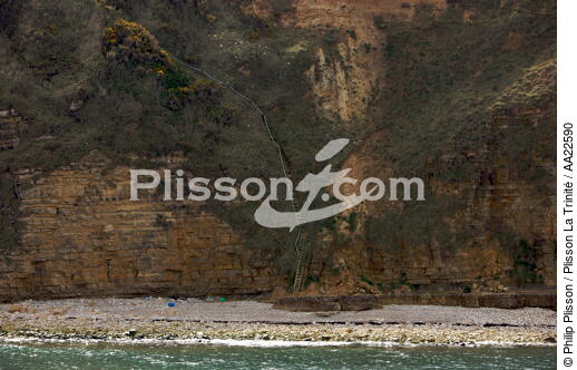 Cliffs at Pointe du Hoc. - © Philip Plisson / Plisson La Trinité / AA22590 - Photo Galleries - Calvados