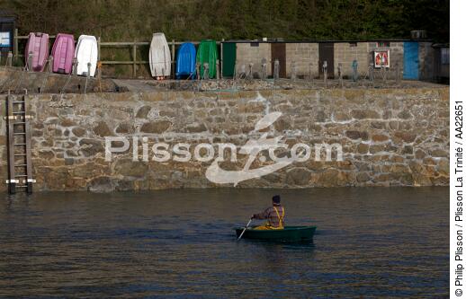 Port Racine dans la Manche. - © Philip Plisson / Plisson La Trinité / AA22651 - Nos reportages photos - Bateau à rames