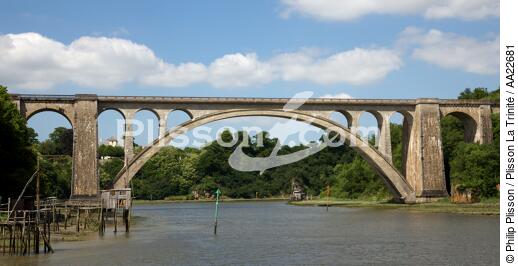 Lessard Bridge on the River Rance. - © Philip Plisson / Plisson La Trinité / AA22681 - Photo Galleries - Site of Interest [35]