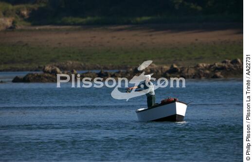 Pêche sur la Rance. - © Philip Plisson / Plisson La Trinité / AA22731 - Nos reportages photos - Rance [La]