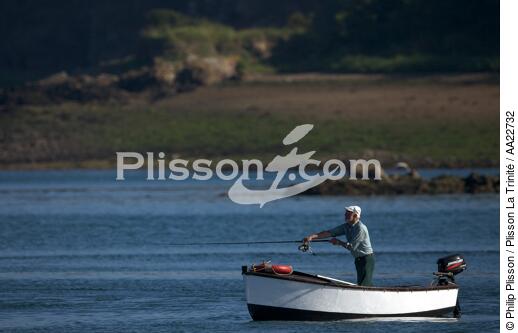 Pêche sur la Rance. - © Philip Plisson / Plisson La Trinité / AA22732 - Nos reportages photos - Barque